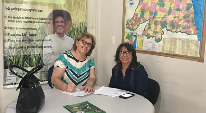 Prefeita Maria Helena assina convênio de adesão ao Programa Garantia Safra 2019