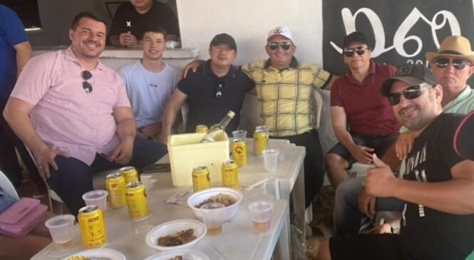 Ex prefeito Mário Oliveira e Antonio Filho levam pé na bunda do prefeito Bruno Ferreira.