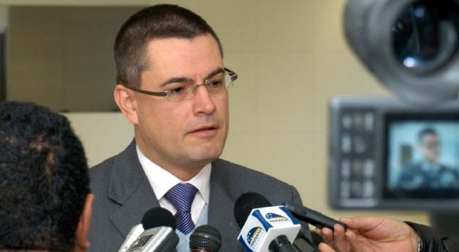 Autorização de inquérito pelo STF explica ‘modo desespero’ para trocar comando da PF