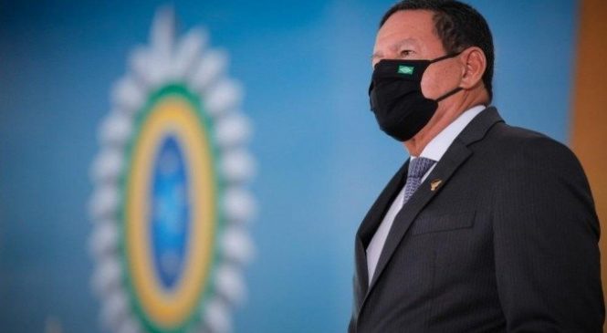 “As eleições serão realizadas”, diz vice-presidente Mourão após fala de Bolsonaro