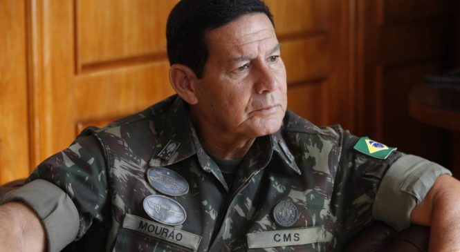 Mourão vai a reunião de emergência sobre possível guerra contra Venezuela