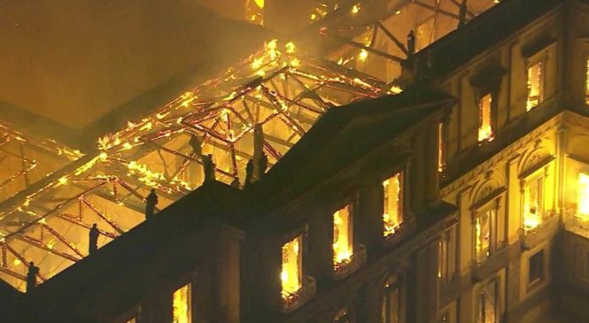 Incêndio atingiu Museu Nacional do Rio de Janeiro