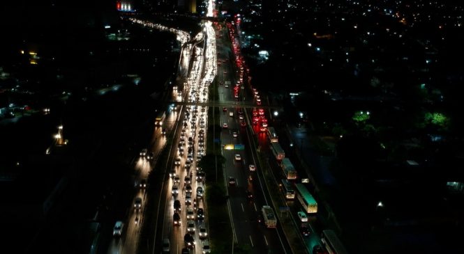 Protesto contra alta dos combustíveis bloqueia faixas da BR 101 em Natal