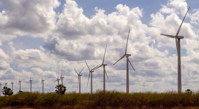 Dois parques eólicos passam a produzir energia no RN