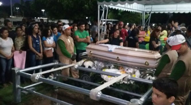 Professor encontrado morto na Grande Natal é enterrado sob forte comoção