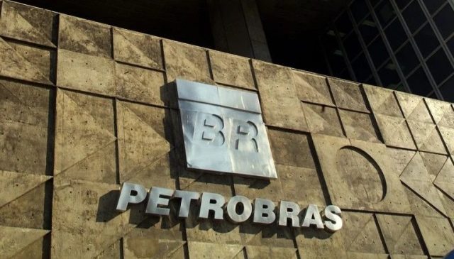 Petrobras perde R$32bilhões em valor de mercado com proposta de novo estatuto.