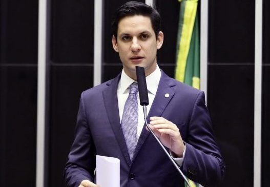 Deputado Rafael Motta diz que Câmara vai derrubar veto de Bolsonaro proibindo reajustes sobre o piso nacional da Enfermagem sancionado nesta quinta-feira