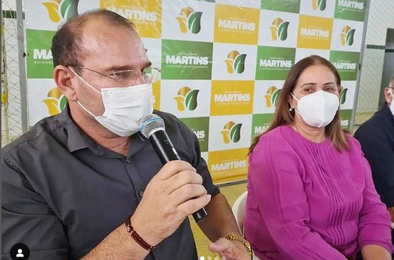 Prefeito Raimundo Pezão anuncia pagamento integral do Piso salarial dos professores
