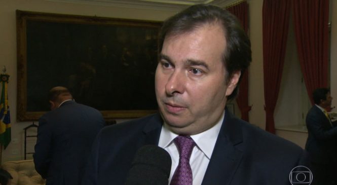 ‘Perplexo’, Rodrigo Maia cobra provas de Torquato e posição do Planalto