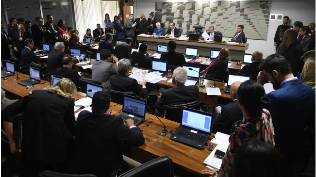 Comissão do Senado aprova regra para divisão de recursos do megaleilão de petróleo