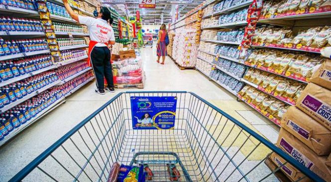 Valor da cesta básica quase empata com salário mínimo
