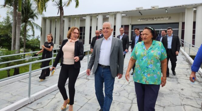 Senadora Zenaide defende construção do Porto-indústria no RN durante visita de ministro ao Estado