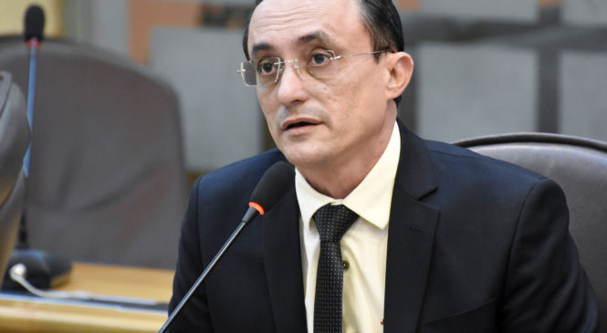 Souza discute situação hídrica nas cidades de Pendências e Areia Branca