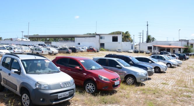 Detran vai leiloar 326 lotes de veículos e sucatas na terça-feira. Veja como participar