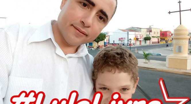 Valderi Idalino comemora #LulaLivre na praça de Eventos de Pau dos Ferros