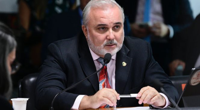 Senador Jean Paul entra com pedido de impeachment contra Bolsonaro