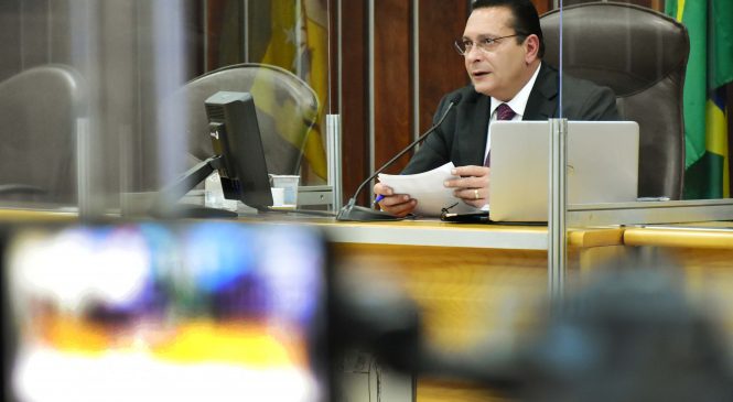 Ezequiel Ferreira apresenta requerimentos para benfeitorias na cidade de Martins