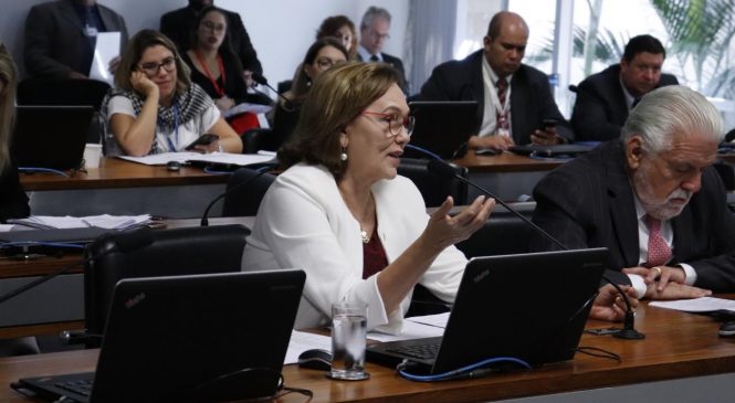 Senadora Zenaide aprova audiência para discutir preços da gasolina﻿