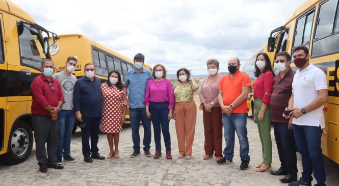 Senadora Zenaide e secretário Jaime Calado visitam Acari e Currais Novos