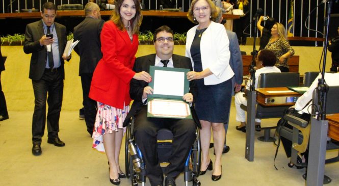 DEPUTADA ZENAIDE MAIA FAZ ENTREGA DO PRÊMIO BRASIL MAIS INCLUSÃO