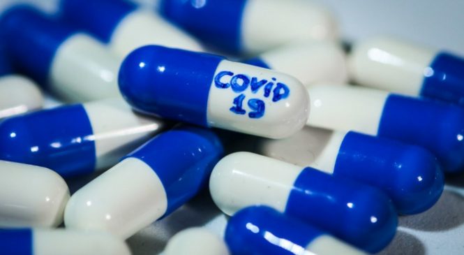 Pfizer autorizará versões genéricas de comprimido contra covid-19