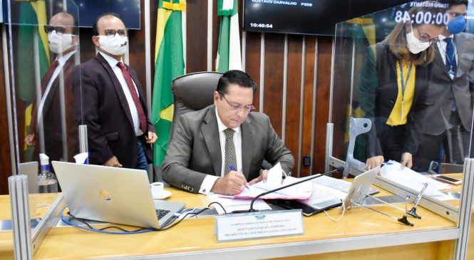 Ezequiel valoriza caprinocultor e memória do ex-deputado federal Nélio Dias