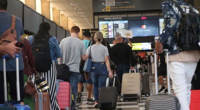 Anvisa recomenda exigir vacinação contra Covid para entrada de viajantes no Brasil