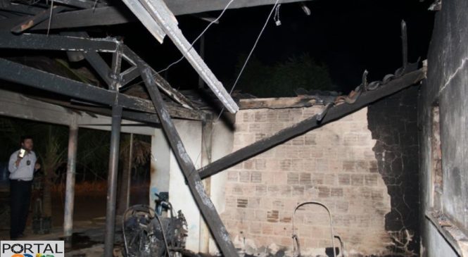 Quadrilha mata agricultor em Caraúbas e toca fogo na casa com o corpo dentro