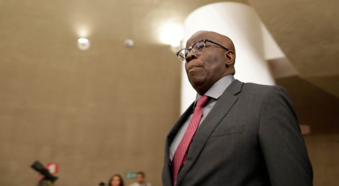 Joaquim Barbosa anuncia que não será candidato à Presidência