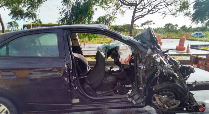 Carros batem de frente e sete pessoas morrem na BR-406, no RN