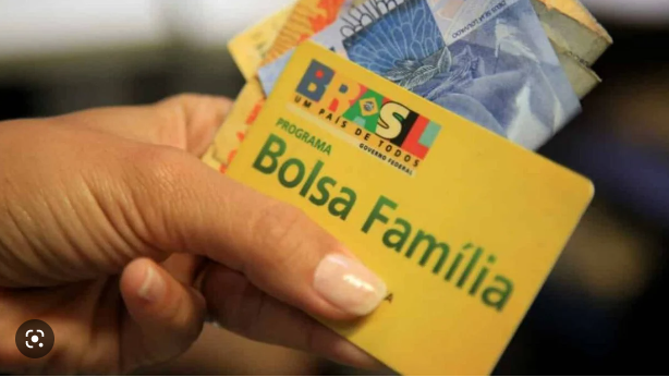 Bolsa Família: Governo Lula estuda valor extra para famílias mais numerosas, além dos R$ 150 por filho pequeno