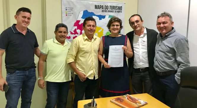 Deputado Souza acompanha prefeito Ronaldo de Água Nova na Secretaria de Turismo