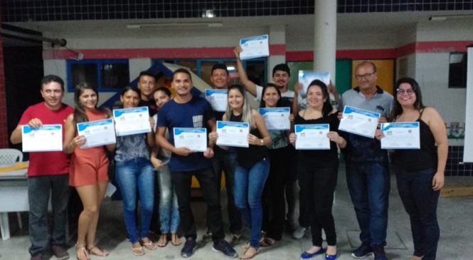 Vereadora Jéssica Queiroga faz entrega de 150 certificados em Olho D’água do Borges