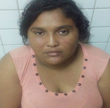 Mulher é presa após agredir menor de idade e pilotar moto embriagada na cidade de Campo Grande, RN