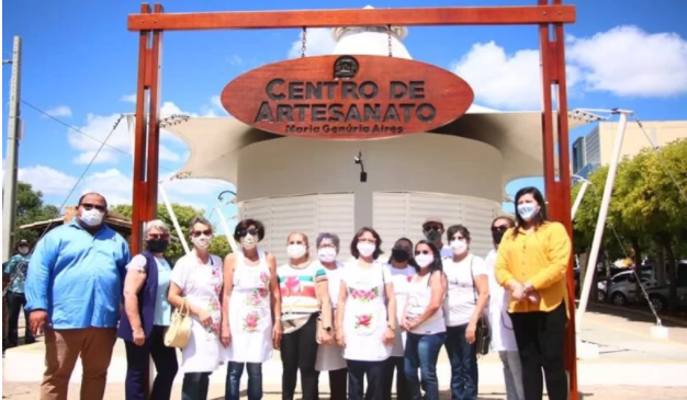 Com recursos públicos, Mariana Almeida entrega cobertura externa do Mercado Público e reconstrução do Centro de Artesanato