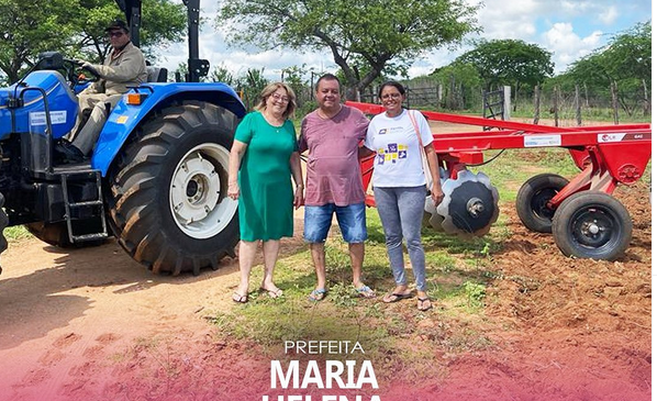 Prefeita Maria Helena acompanhou o início do cortes de terra em Olho D’água do Borges