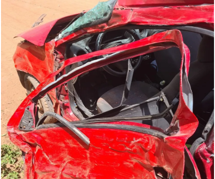 Um pessoa morre e três ficam feridas após carro capotar em estrada de terra no interior do RN