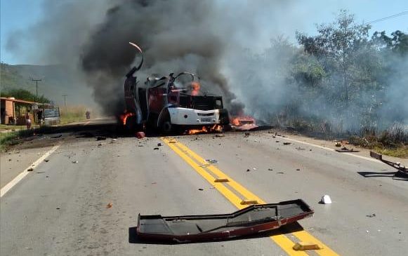 Bando explode carro-forte em Piquet Carneiro/CE