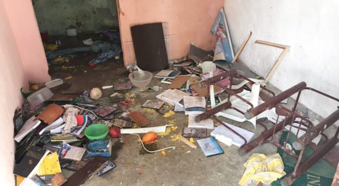 Com cinco filhos, mulher é ameaçada e assiste marido quebrar a casa toda em Natal