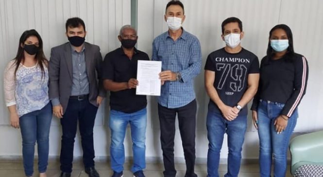 Prefeito José Augusto de Portalegre assina acordo com o Sindicato dos Professores