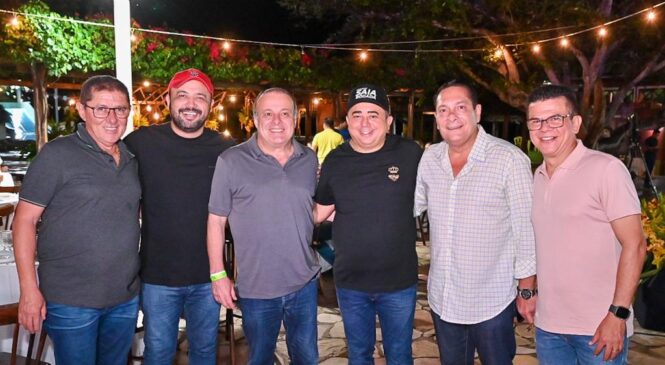 No Médio Oeste, Ezequiel participa de evento agropecuário em Caraúbas