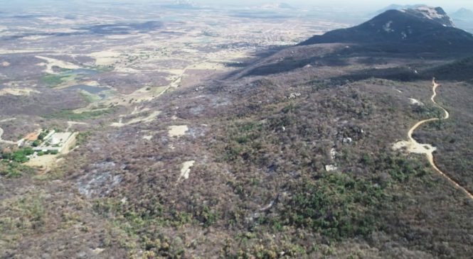 Imagens de drone mostram área atingida por incêndio florestal na Serra do Lima