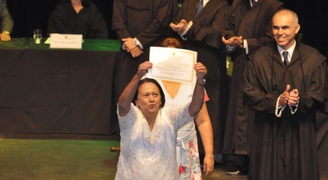 Em diplomação, Fátima afirma que missão de governar exige amor e espírito público