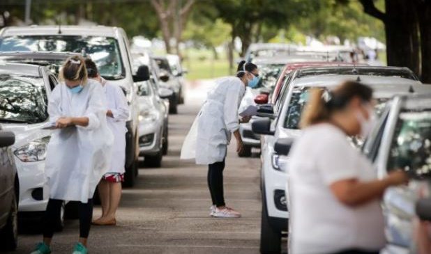 Brasil aplicou a 1ª dose de vacina contra a Covid em 43% da população; 16,4% receberam 2ª dose ou dose única