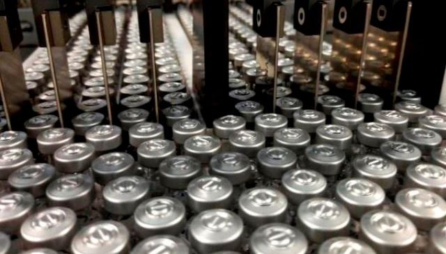 Fiocruz e AstraZeneca assinam acordo para importação de IFA em 2022