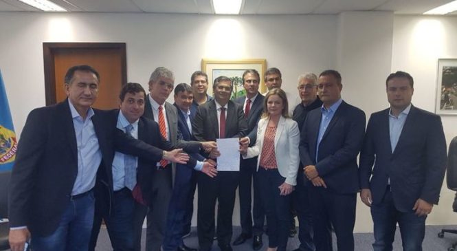 Impedidos de visitar Lula, governadores do Nordeste deixam carta para ex-presidente