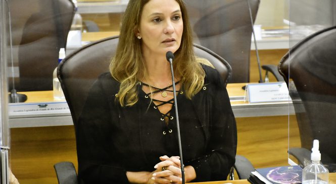 Cristiane Dantas apresenta pleitos ao DER para recuperação de estradas