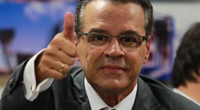 Defesa questiona e transferência de Henrique Alves é suspensa temporariamente