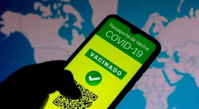 Passaporte da vacina avança em 249 cidades do Brasil