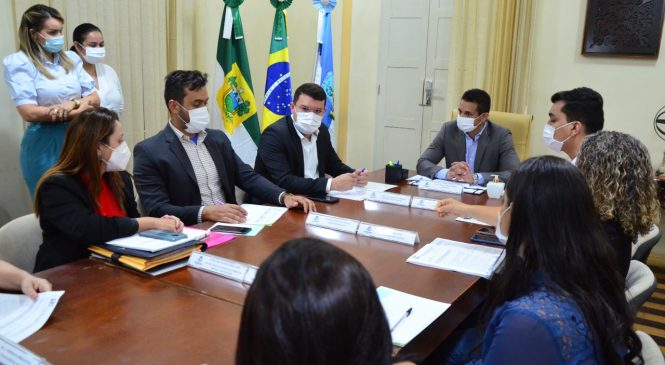 Lawrence Amorim intermedeia reunião entre conselheiros tutelares e prefeitura